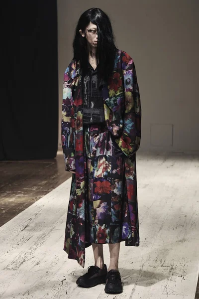 Look 19